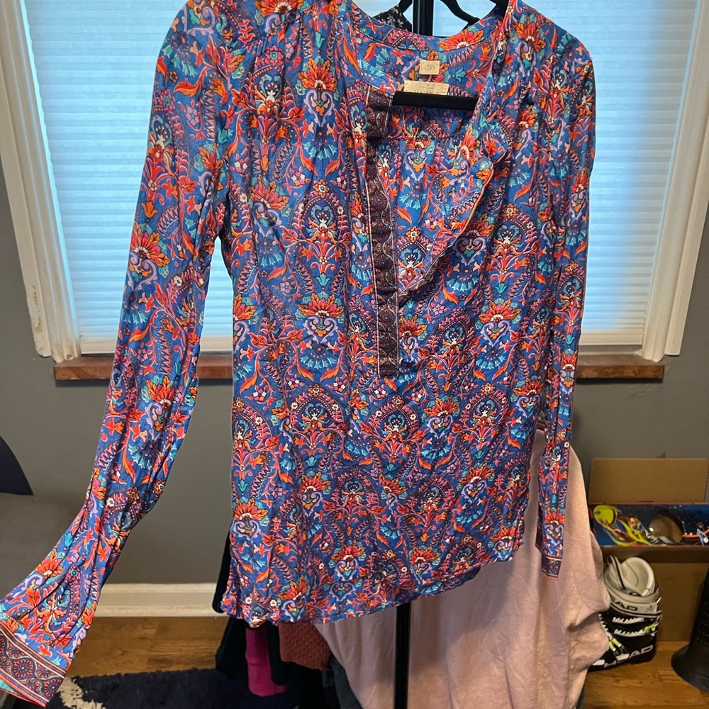 Stunning colorful blouse from Loft - XS